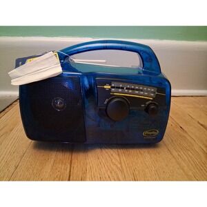 Freeplay Plus Self Powered AM/FM Radio Solar Power Wind Up w/ Light